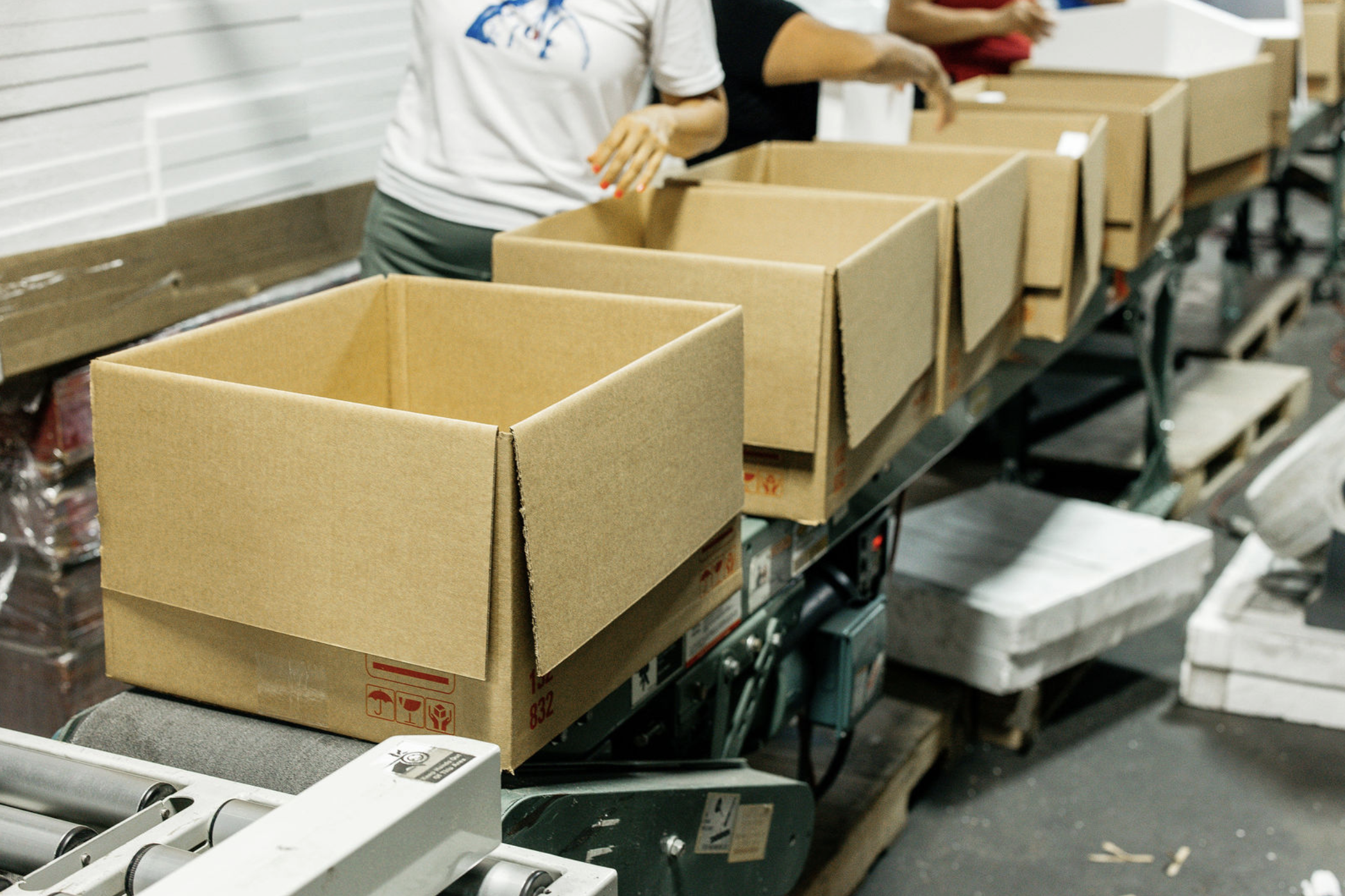 When to Outsource Contract Packaging: How to Reduce Costs & Improve Efficiency
